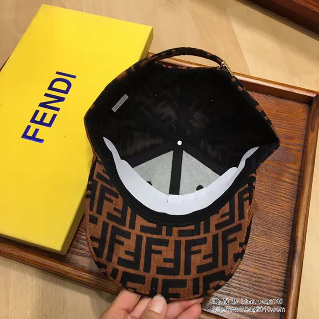 FENDI芬迪 新款爆款 時尚百搭燈芯絨棒球帽 LLWJ6637